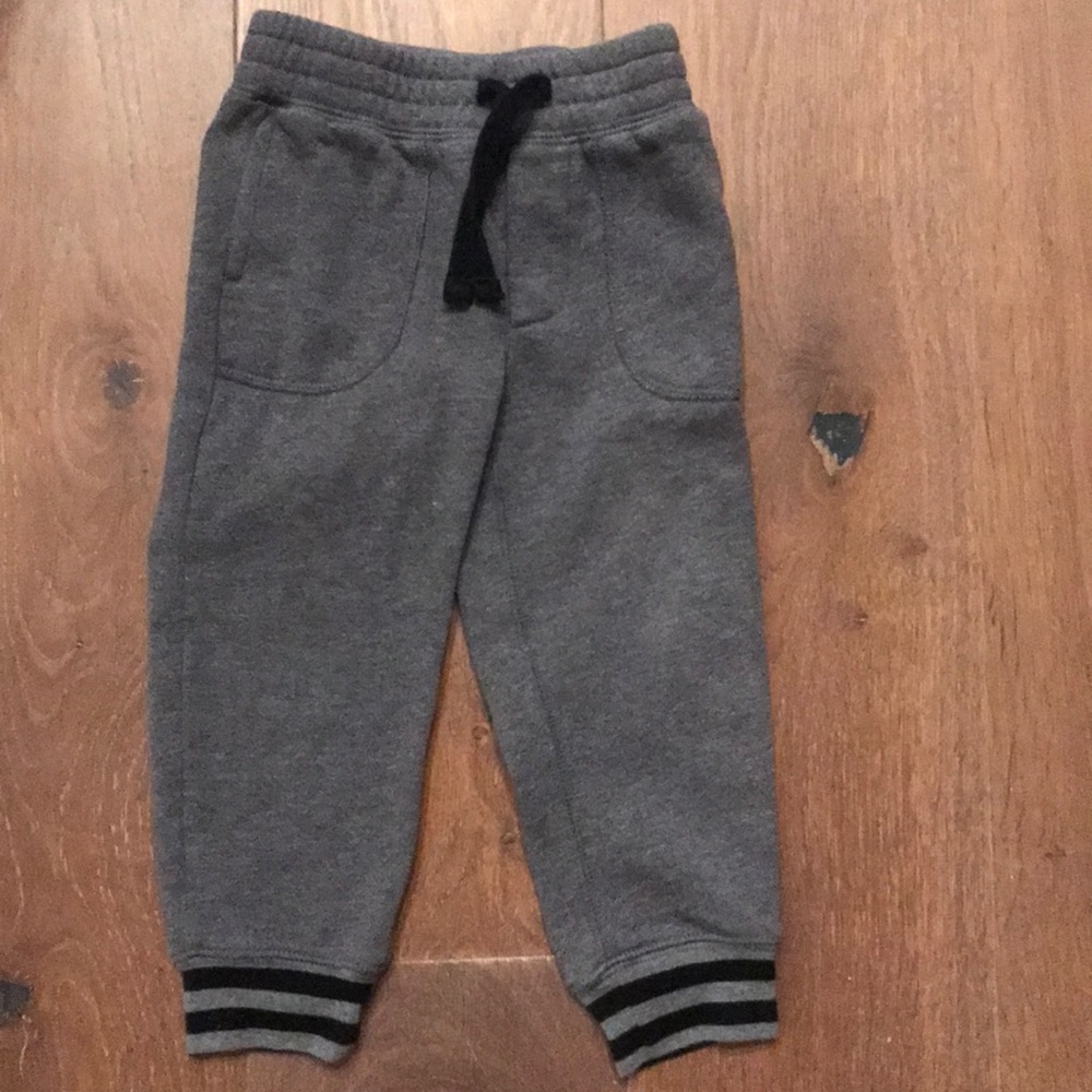 Grey GAP sweats with black accents